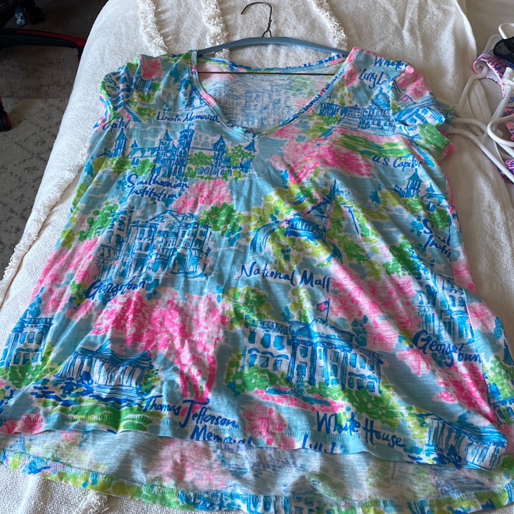 VGUC Lilly Pulitzer DC shirt